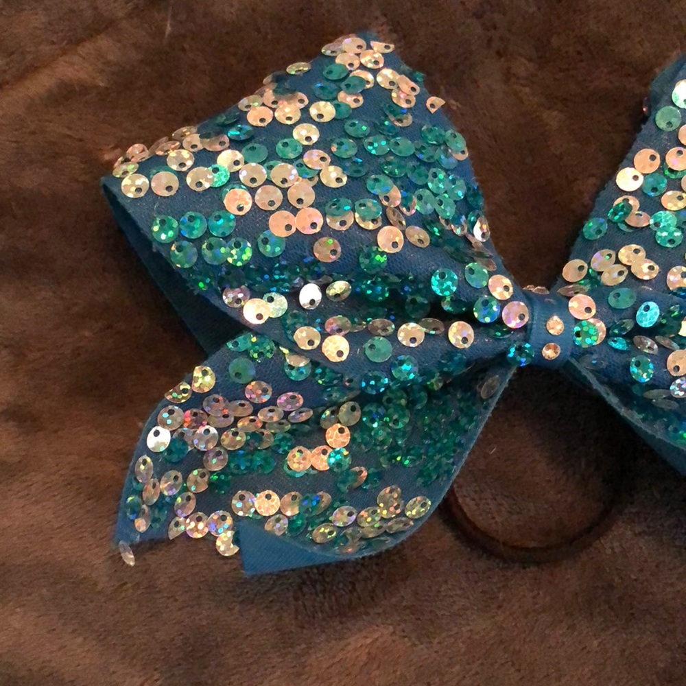 Cheer bow - Picture 2 of 3